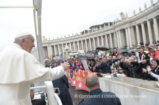 Papieź Franciszek, Audiencja Jubileuszowa Nadzwyczajny Jubileusz Miłosierdzia: Trzeba otrząsnąć się z obojętności i uwolnić się z niewoli dobrobytu materialnego